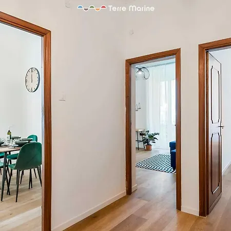 Apartament On The Rock, Terremarine
